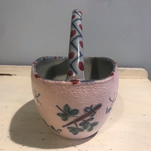 Vtg  Hand Painted Italian Pottery Basket Winter Theme Deer And Lute Signed E R - Picture 3 of 12